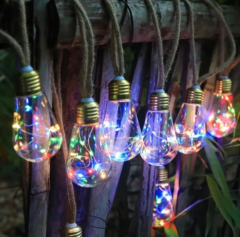 Guirnalda LED SOLAR Tipo Bombillo 8m – Decoración Navideña y Exterior